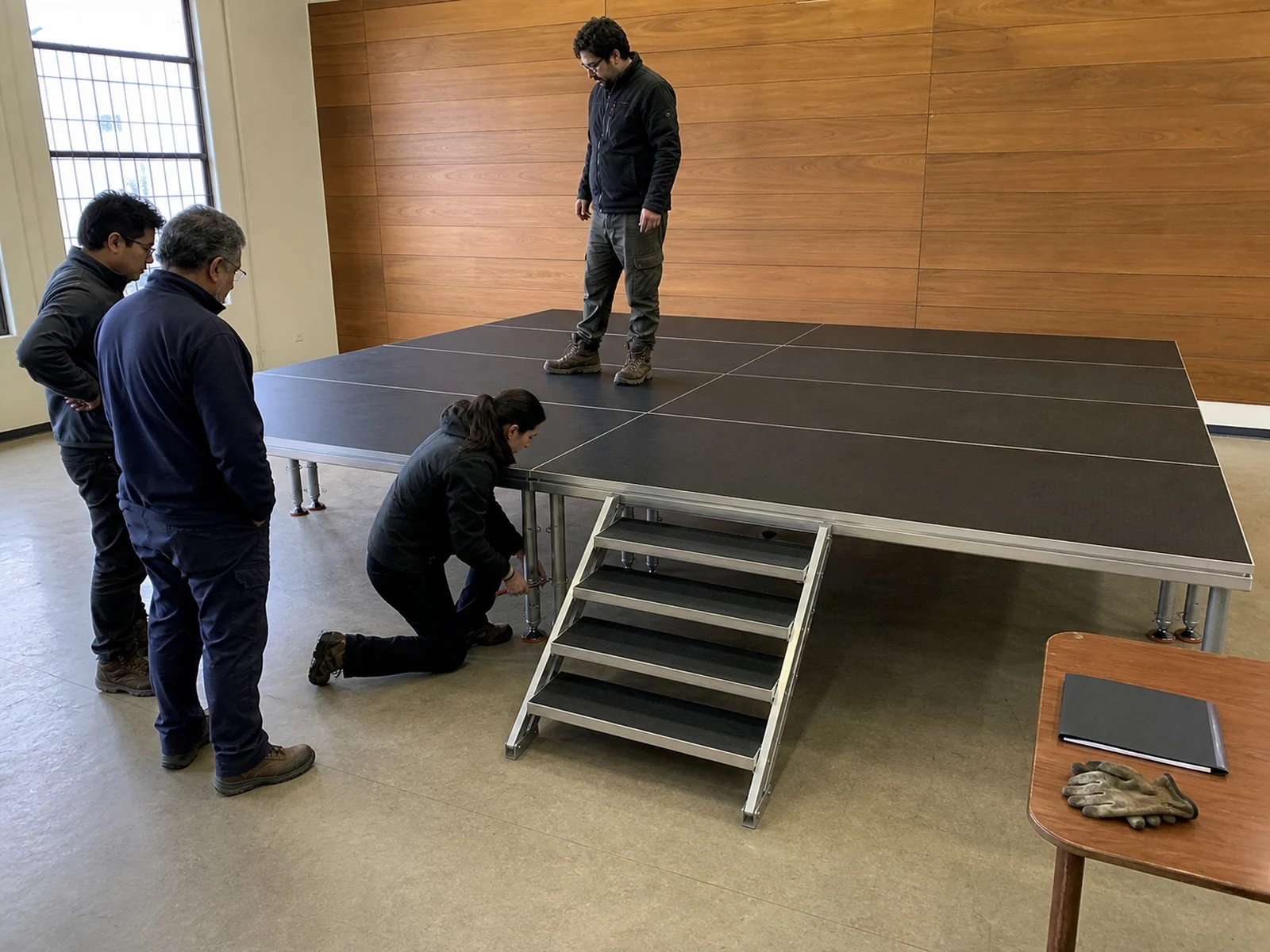 Vista 31 de Set Escenario 4x3 Metros con Escalera Optux