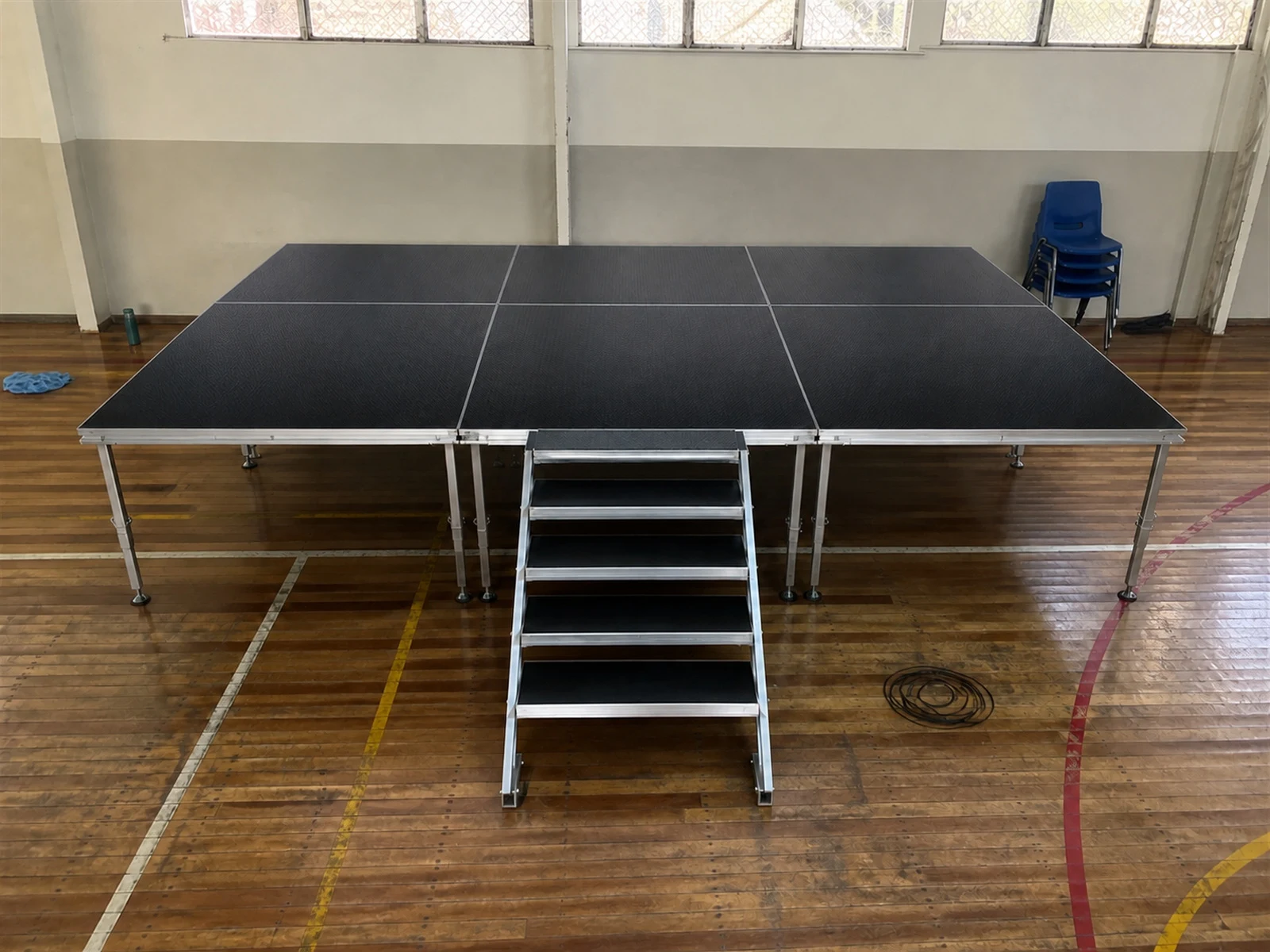 Vista 16 de Set Escenario 6x3 Metros con Escalera Optux