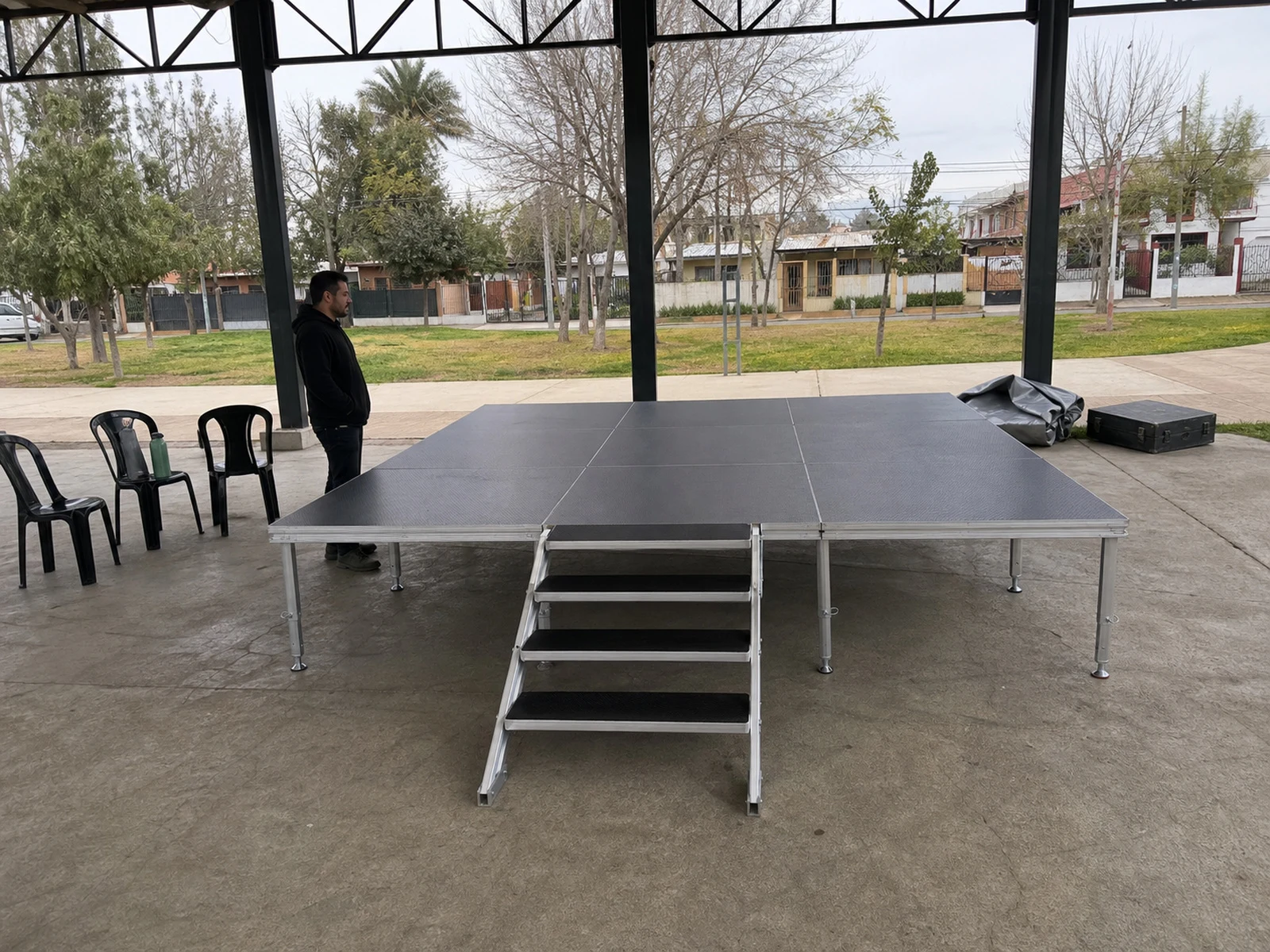 Vista 25 de Set Escenario 6x3 Metros con Escalera Optux